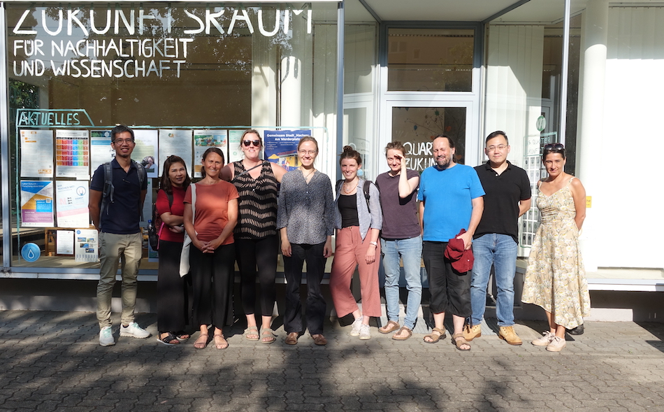 Partners in front of the "Zukkunftsraum" in Karlsruhe