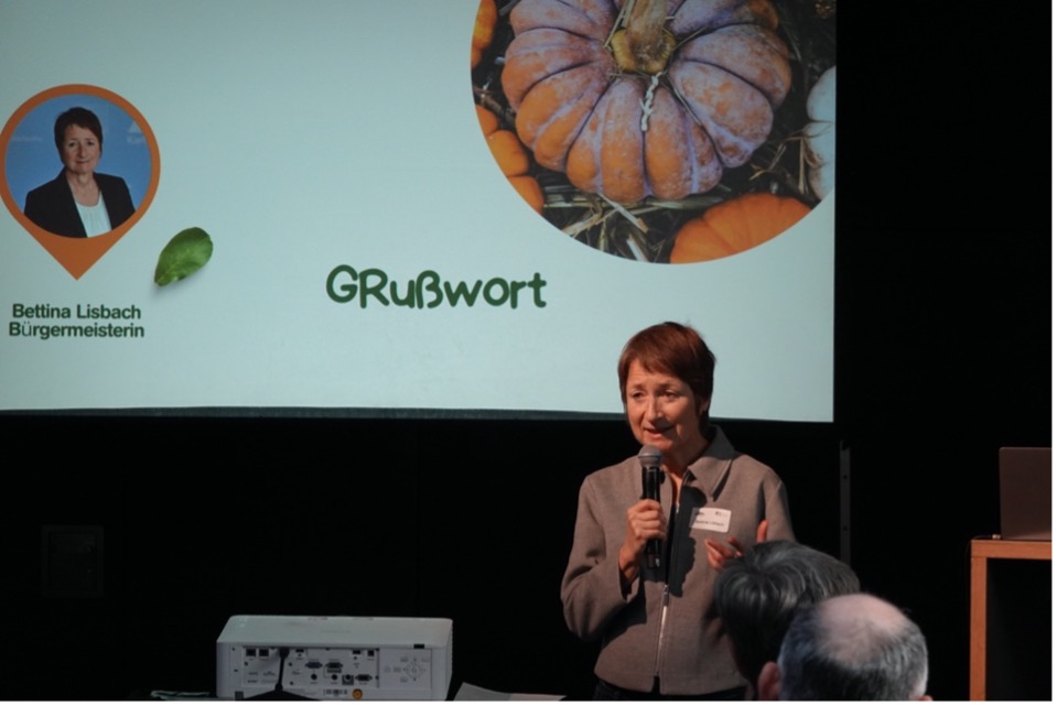 Mayor Bettina Lisbach delivers a welcome speech
