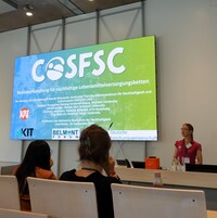 Pia Laborgne giving a presentation