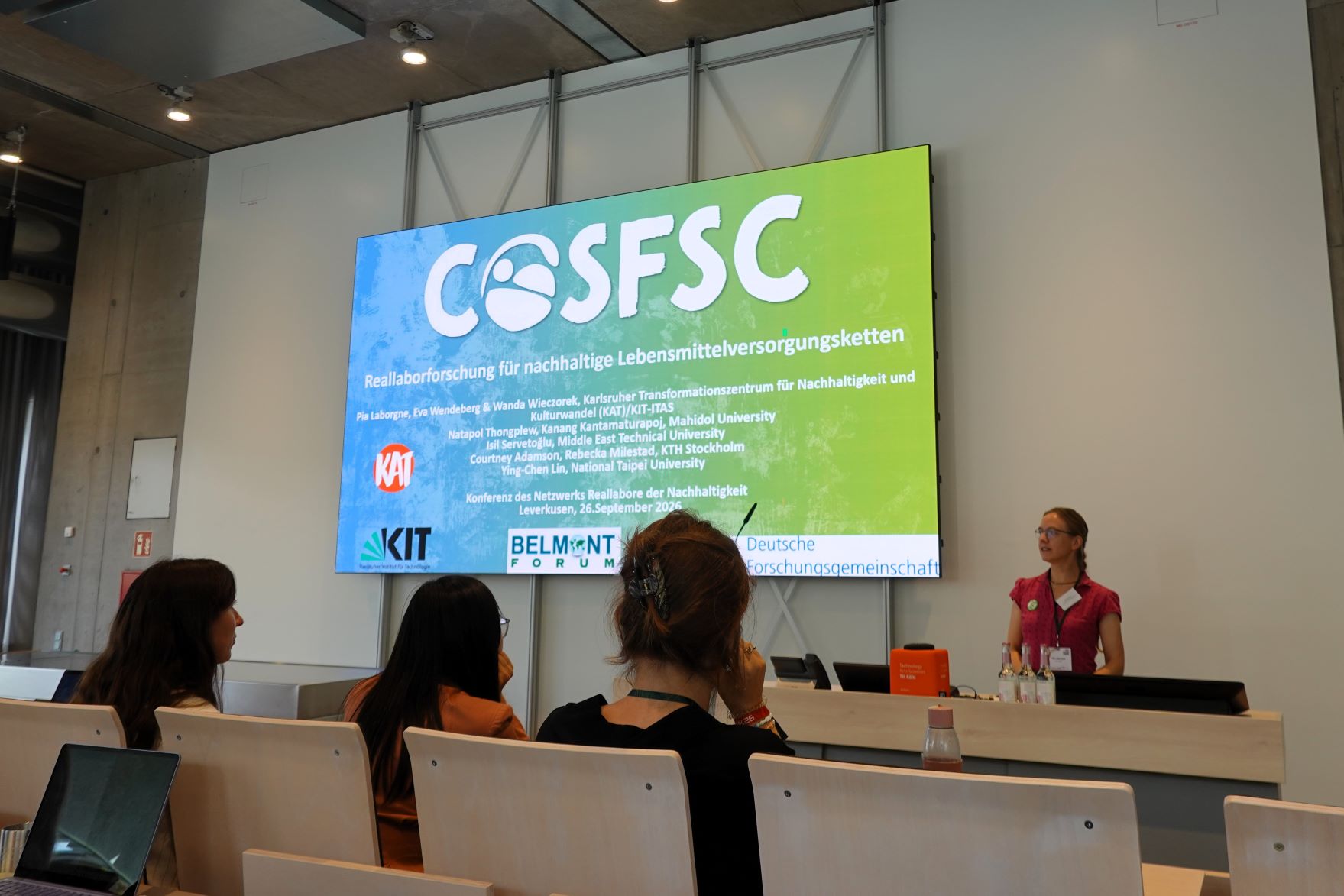 Pia Laborgne giving a presentation