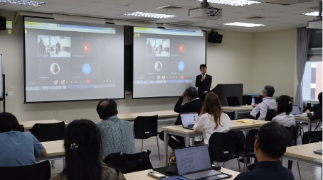 Hybrid discussion with online scholars