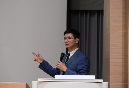 Professor Dr. Yuh-Ming Lee speaking